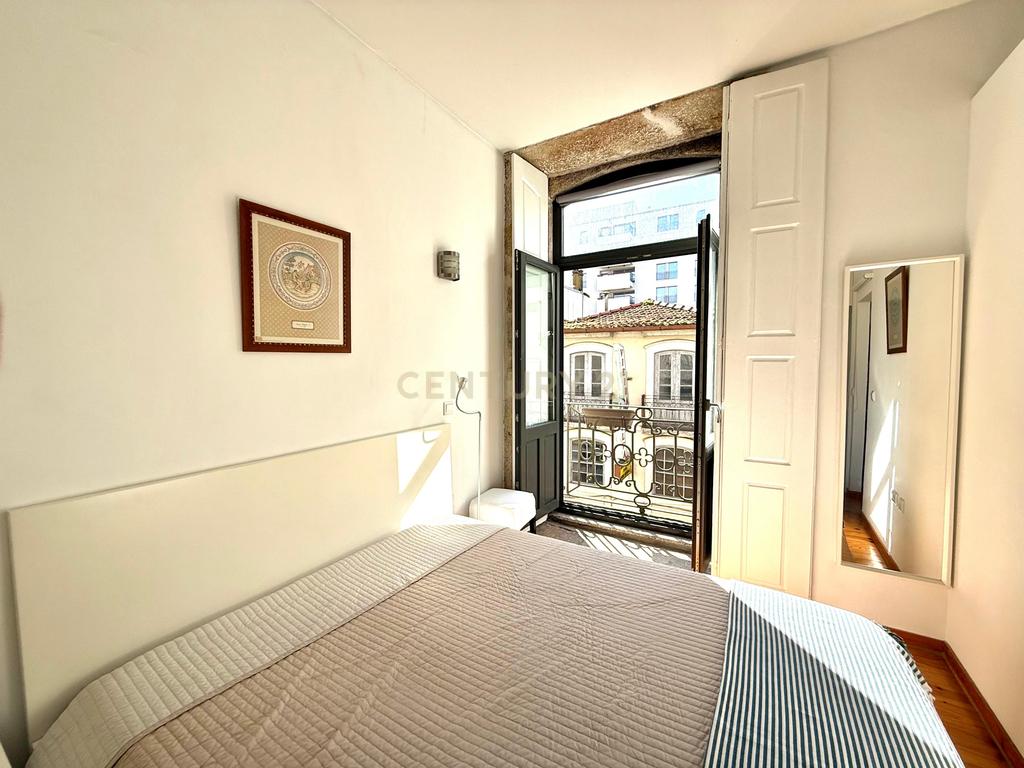 Apartamento T0 na Rua do Almada - Image 3